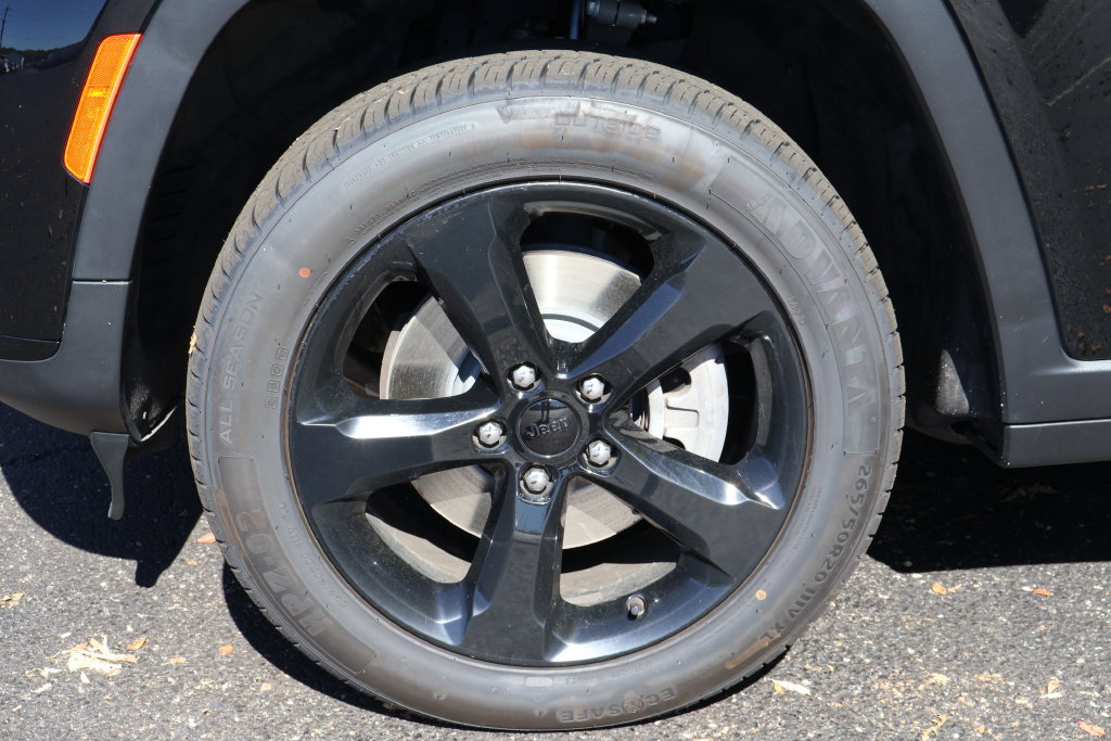 Used 2023 Jeep Grand Cherokee L Laredo AWD/4WD image 13