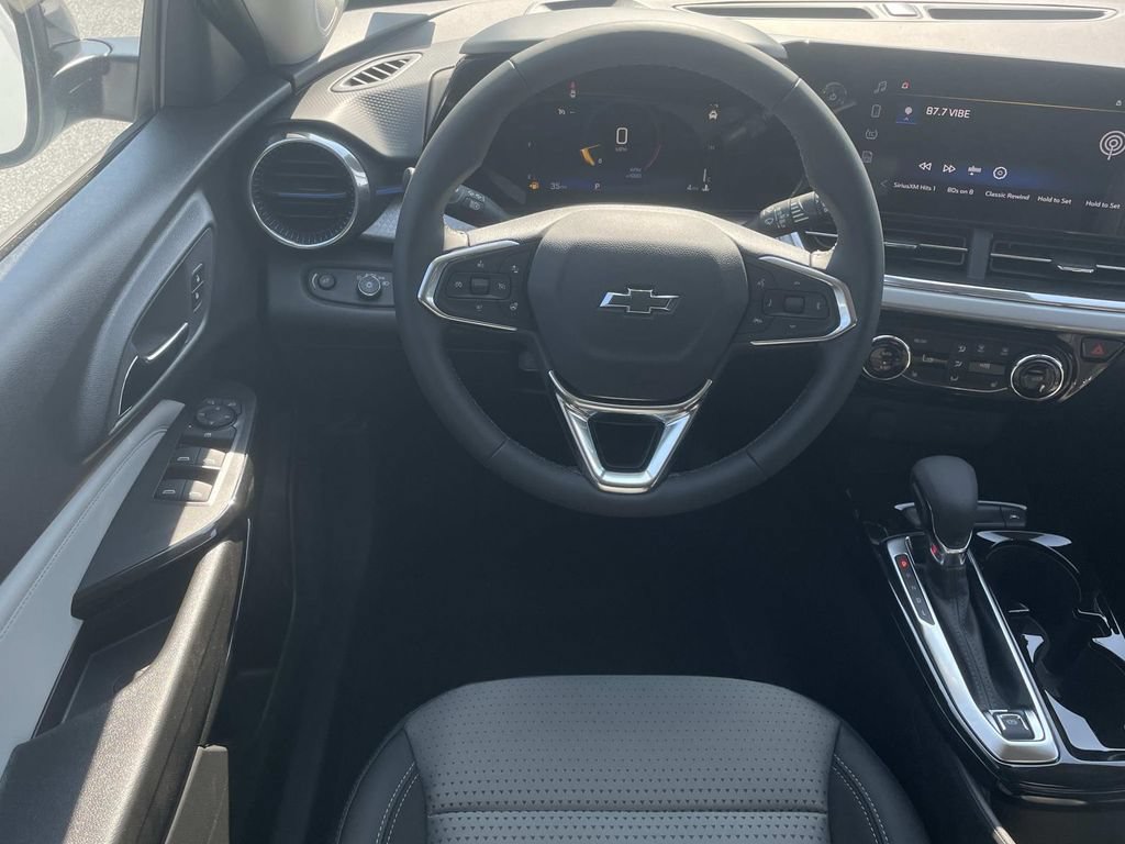 New 2026 Chevrolet Trax LT w/ Midnight Edition FWD image 13