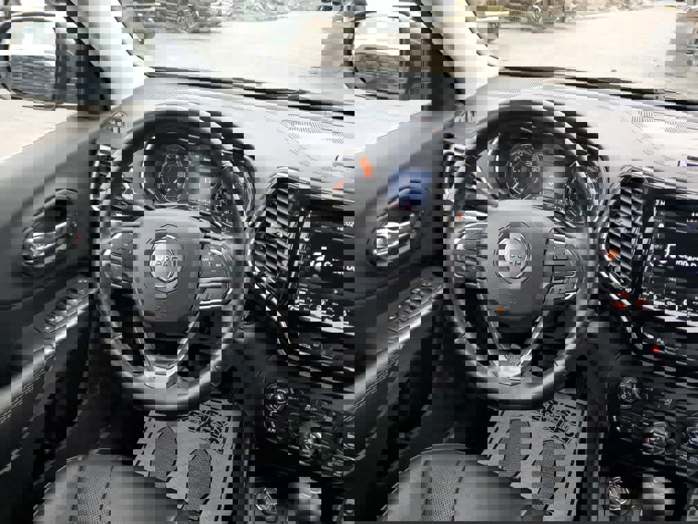 Used 2019 Jeep Cherokee Limited w/ Luxury Group image 17