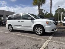 Used 2016 Chrysler Town & Country Touring w/ Driver Convenience Group FWD image 3