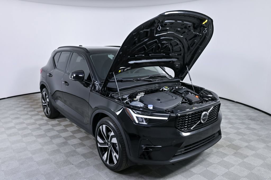 Certified 2023 Volvo XC40 B4 Plus w/ Driver Assist Package image 35