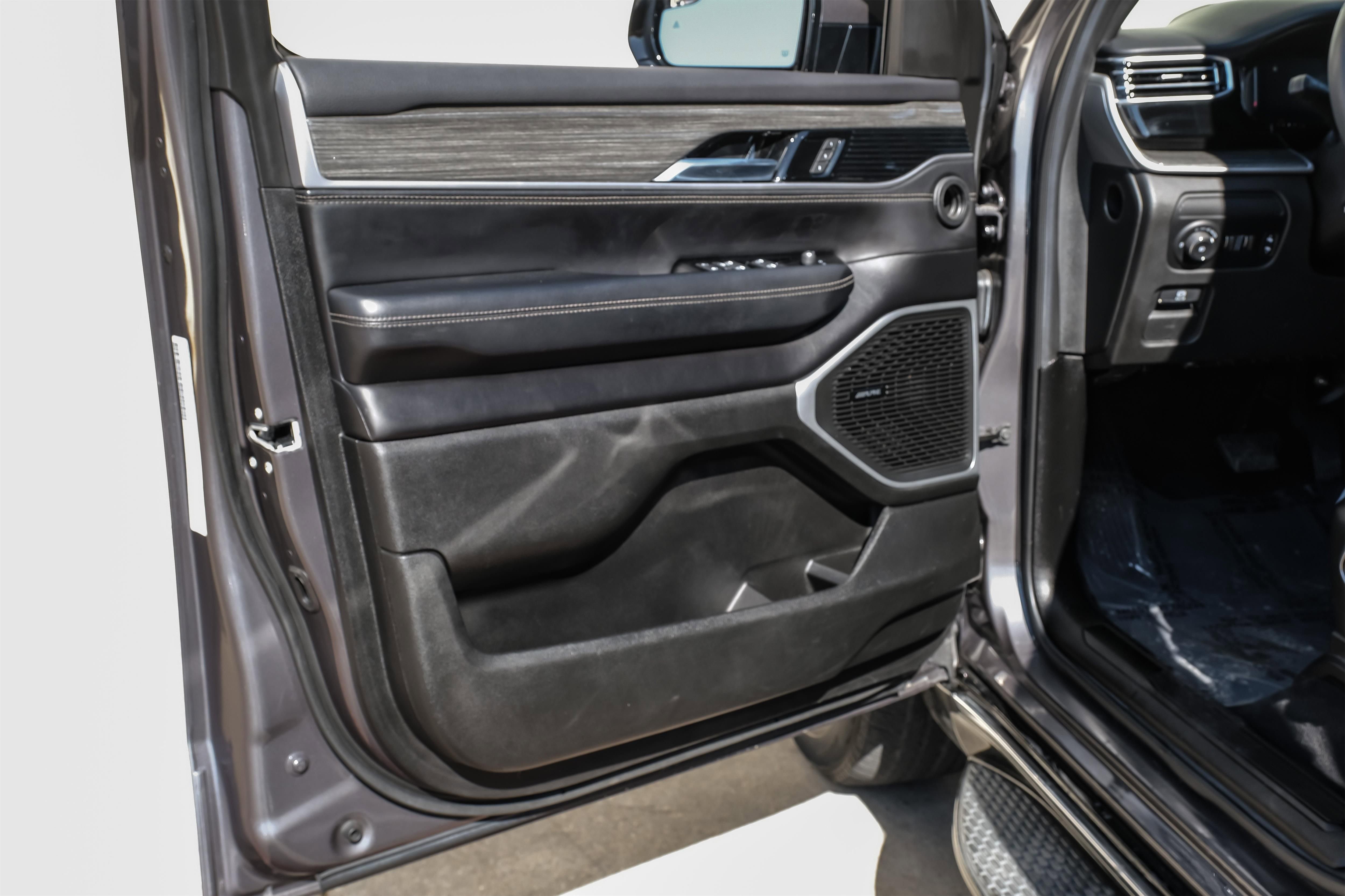 Used 2022 Jeep Wagoneer Series III w/ Convenience Group I image 44