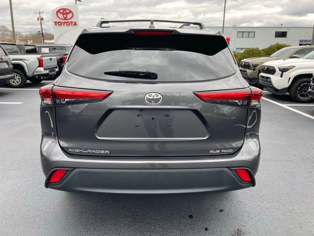 Certified 2023 Toyota Highlander XLE image 4