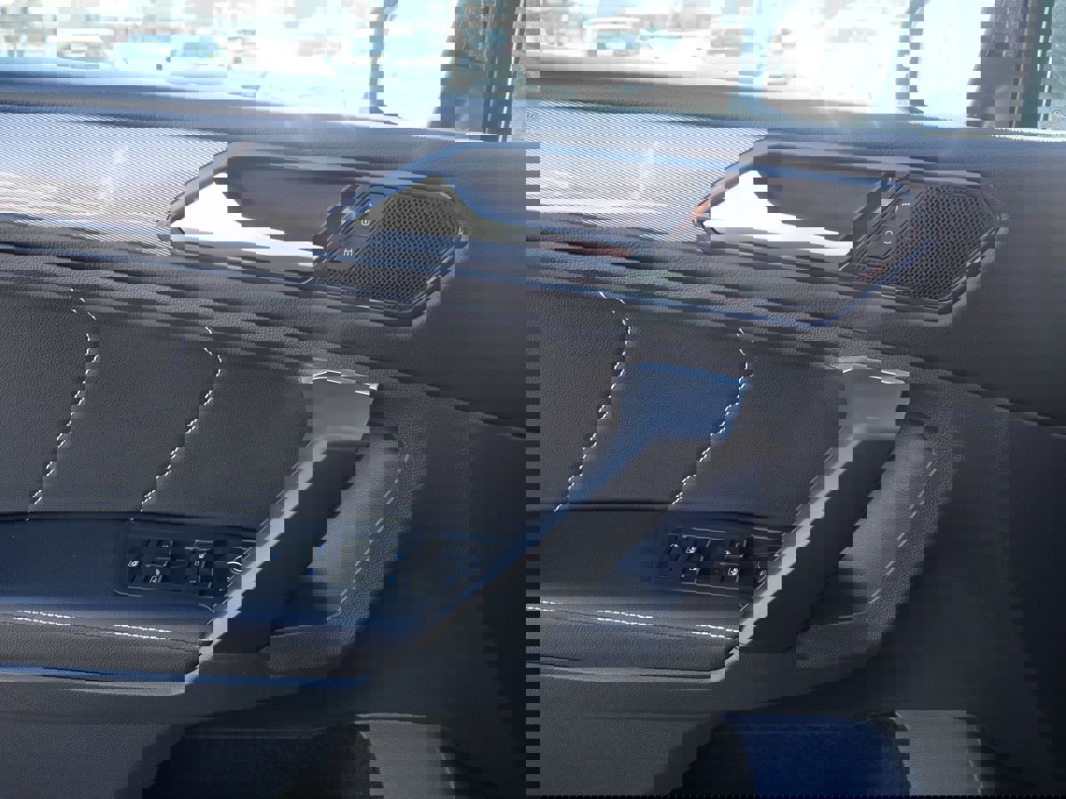 Used 2022 Volkswagen Tiguan SE image 13