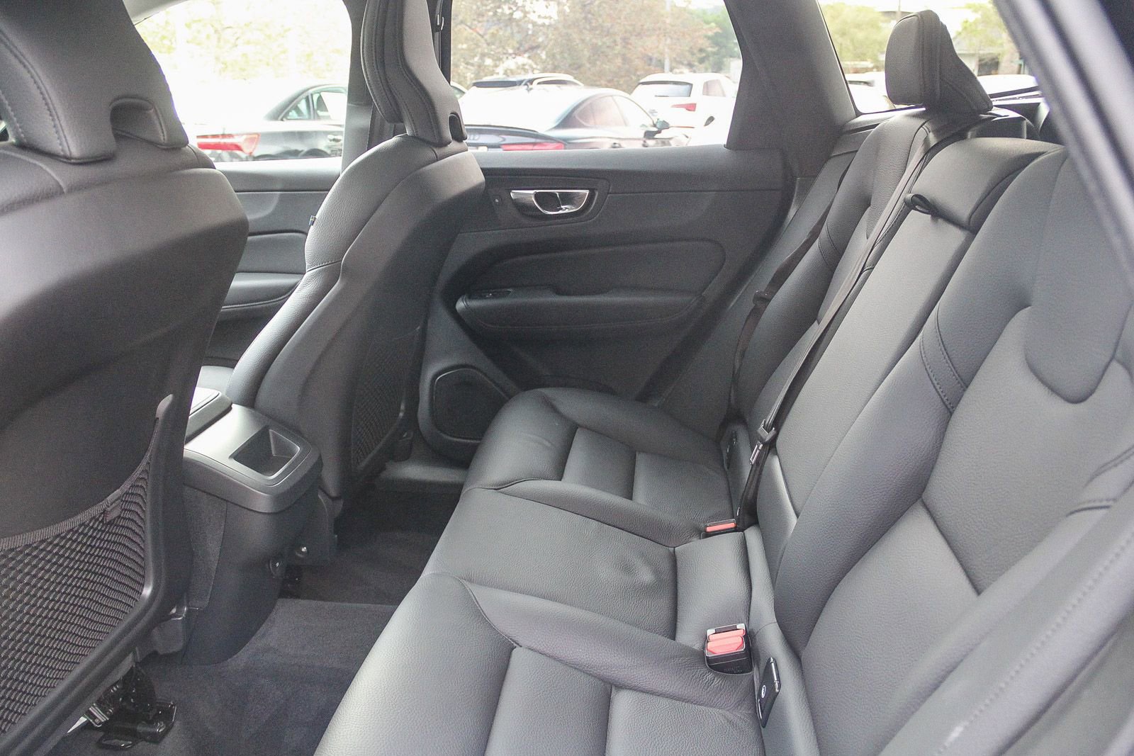 Used 2025 Volvo XC60 B5 Plus image 18