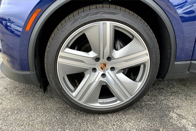 Certified 2024 Porsche Macan 4 Electric image 15