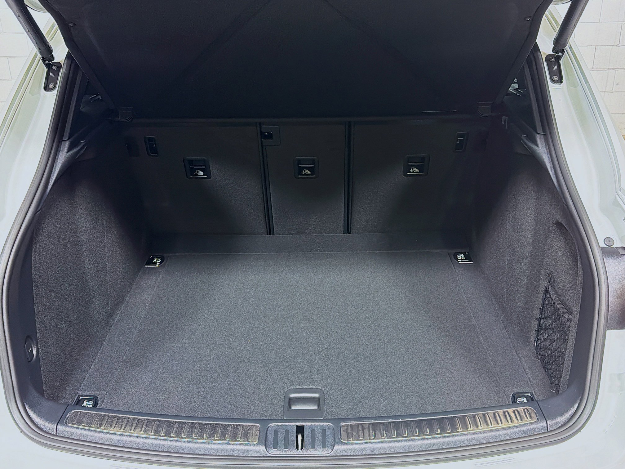 Certified 2026 Porsche Macan AWD/4WD image 13