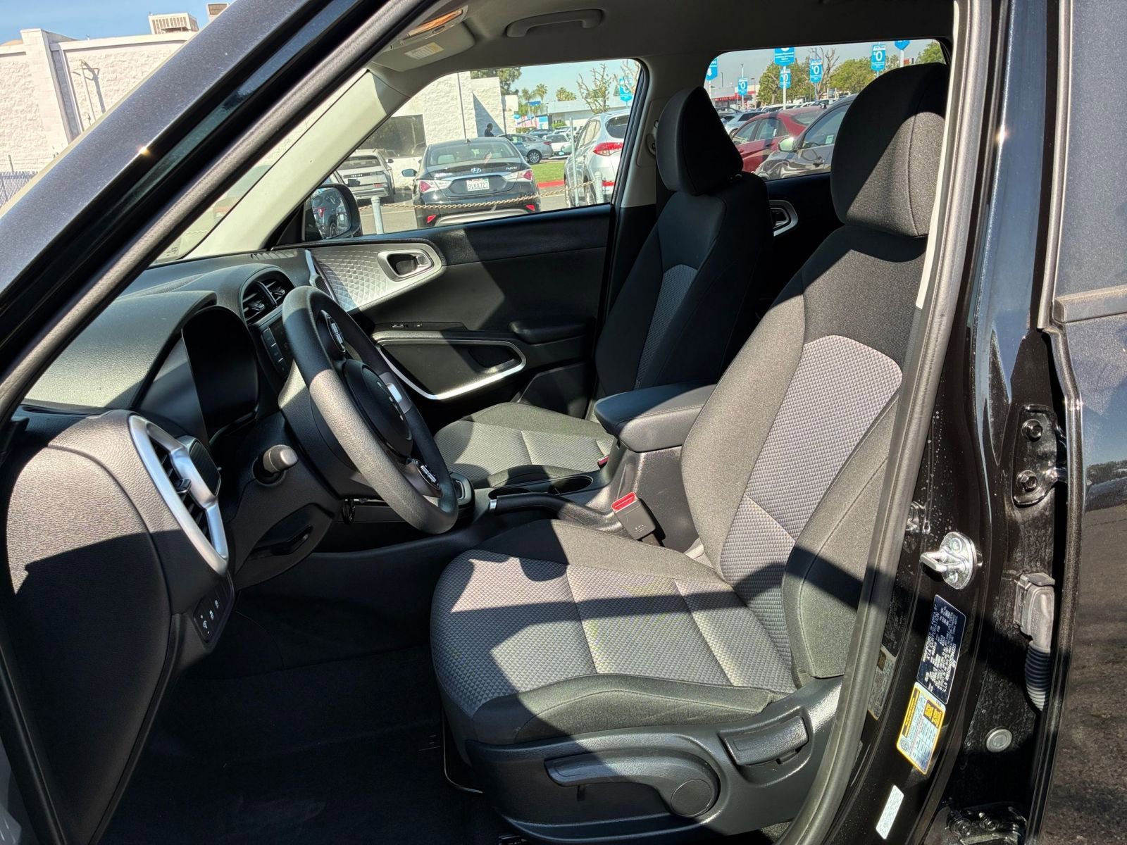Used 2025 Kia Soul LX w/ LX Technology Package image 24