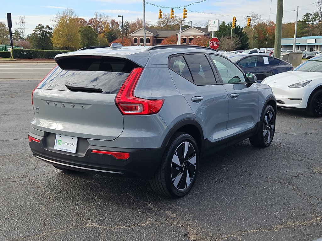 Used 2025 Volvo EX40 Core image 3