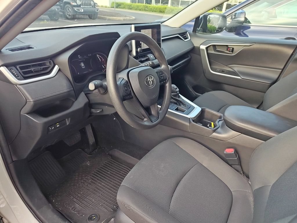 Used 2023 Toyota RAV4 LE AWD/4WD image 10