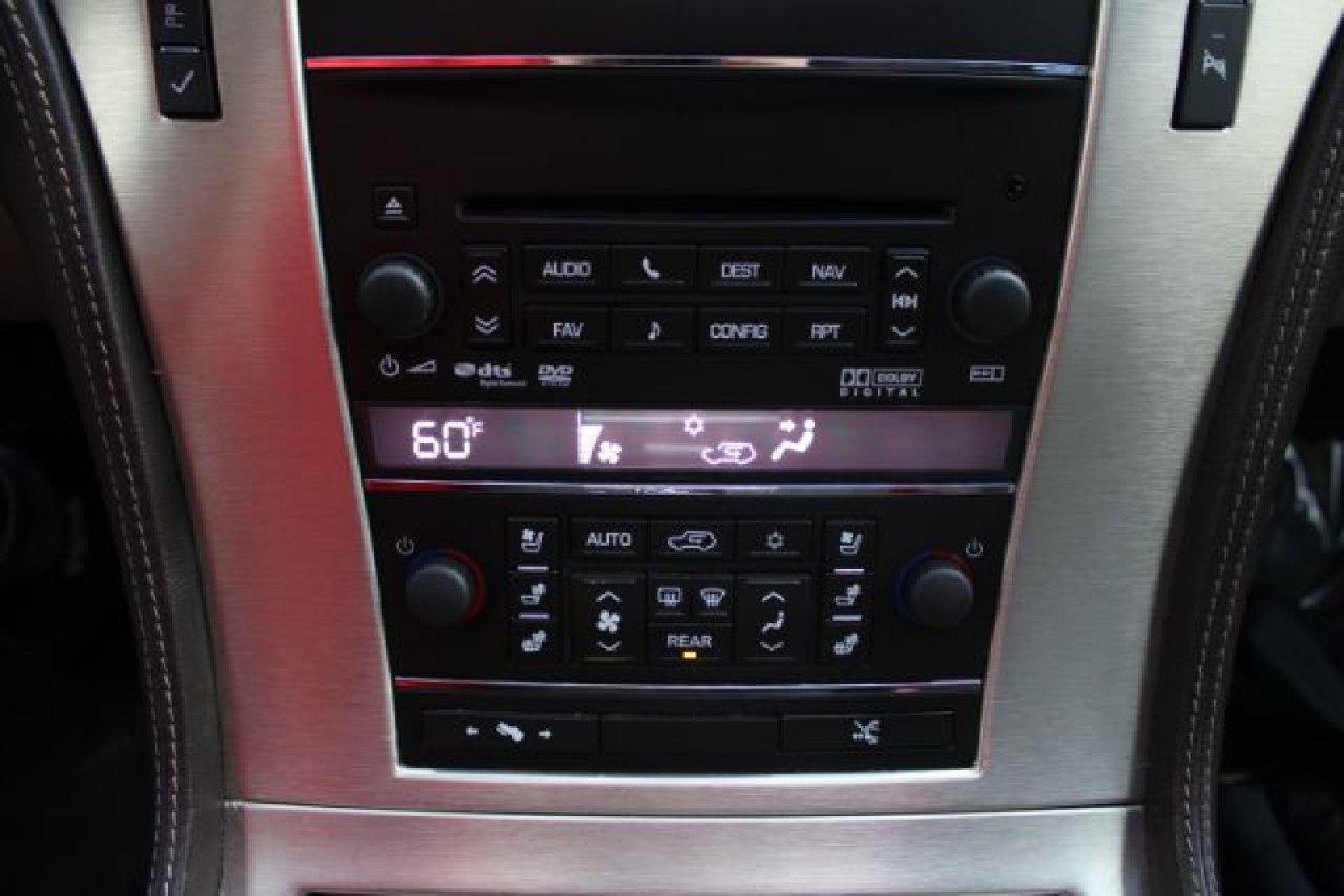 Used 2011 Cadillac Escalade Platinum image 21