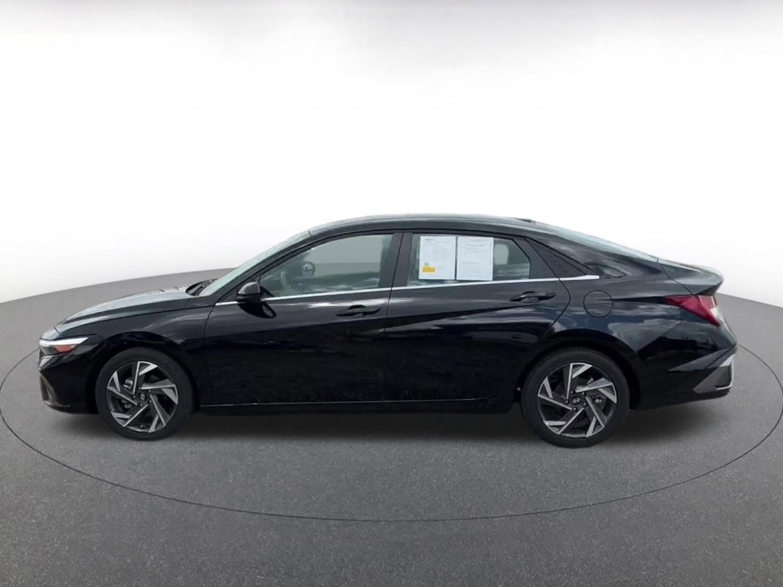Used 2025 Hyundai Elantra SEL FWD image 7
