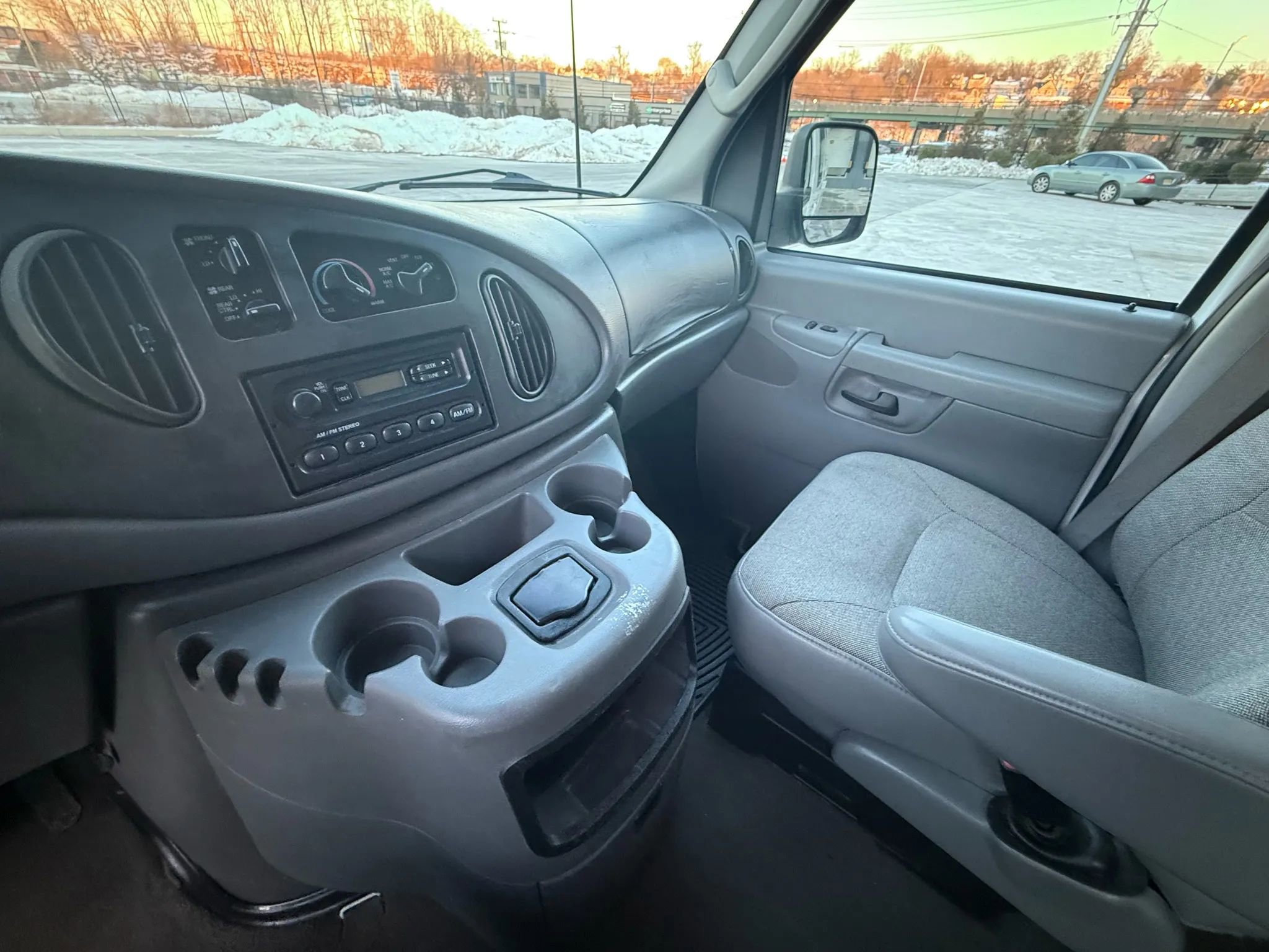 Used 2003 Ford E-350 and Econoline 350 XLT image 21