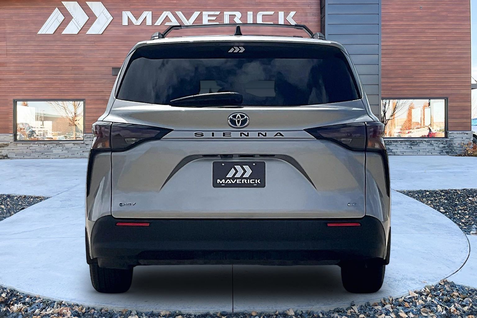 Used 2025 Toyota Sienna LE FWD image 6