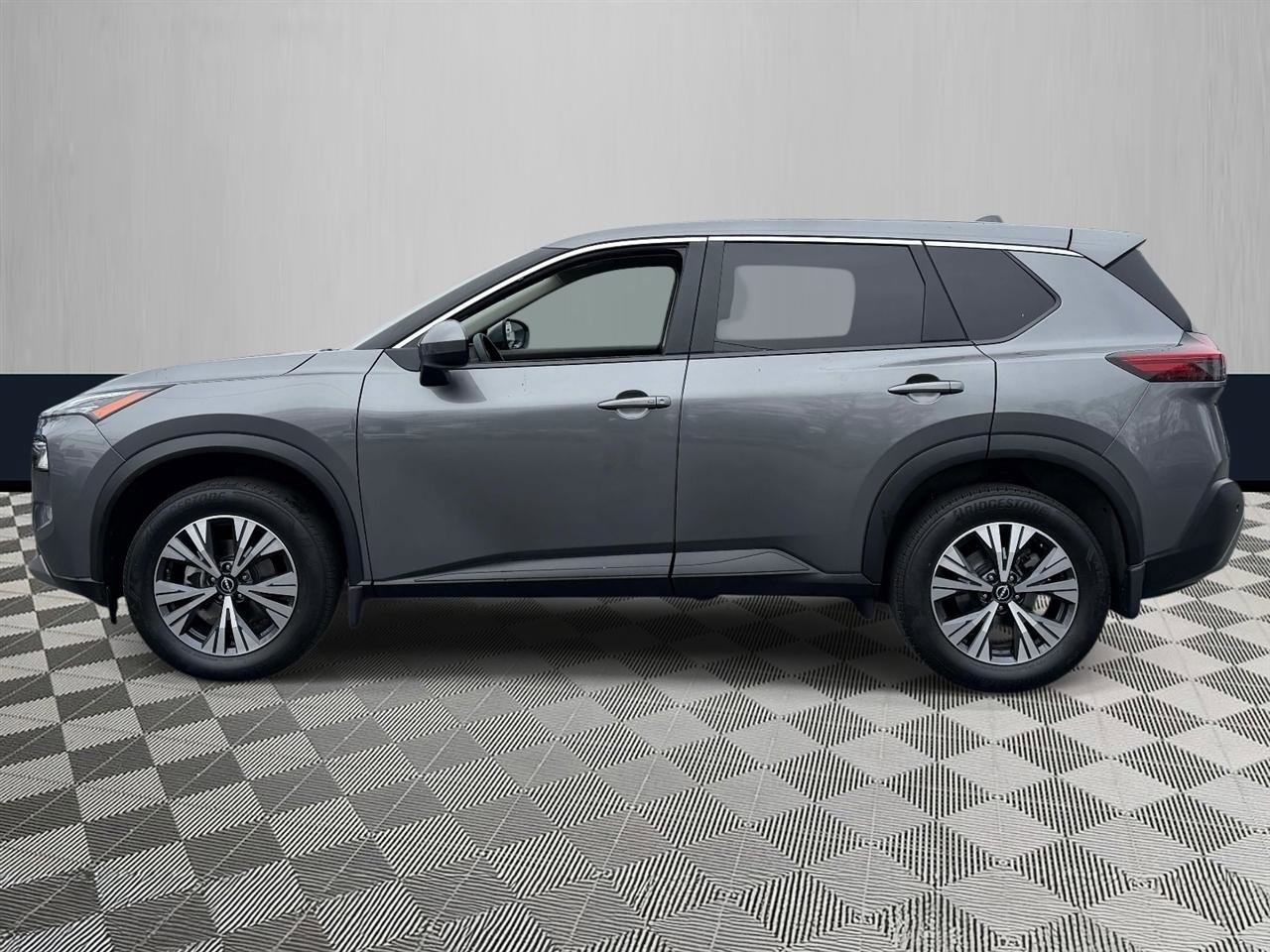 Used 2023 Nissan Rogue SV AWD/4WD image 3