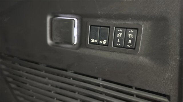 Used 2025 GMC Yukon XL Denali image 42