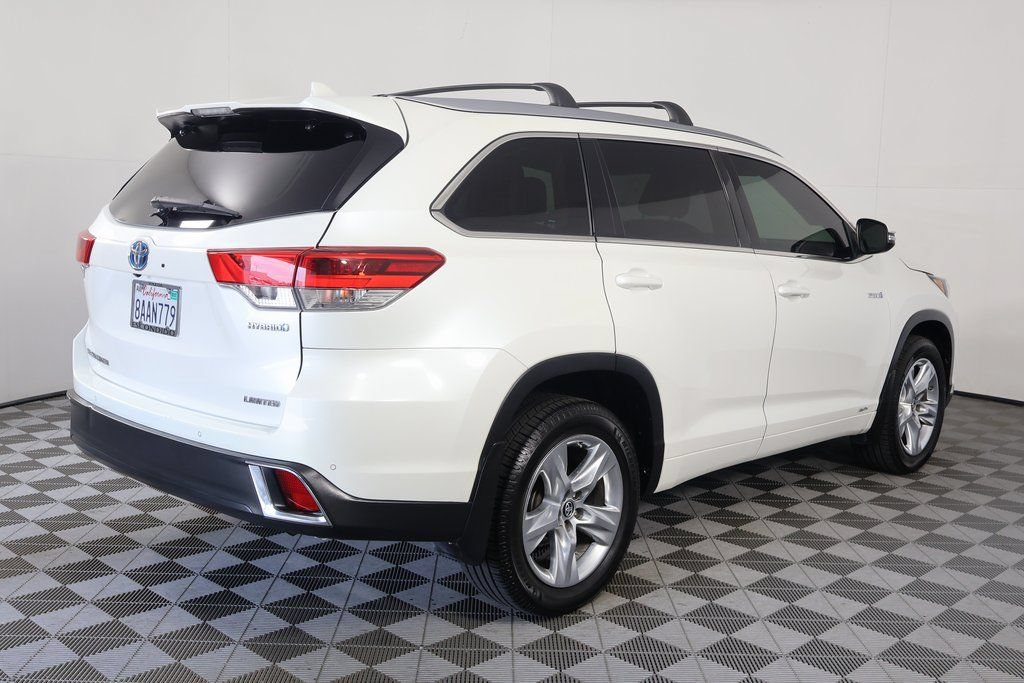 Used 2017 Toyota Highlander Limited w/ Carpet Mat Package AWD/4WD image 4