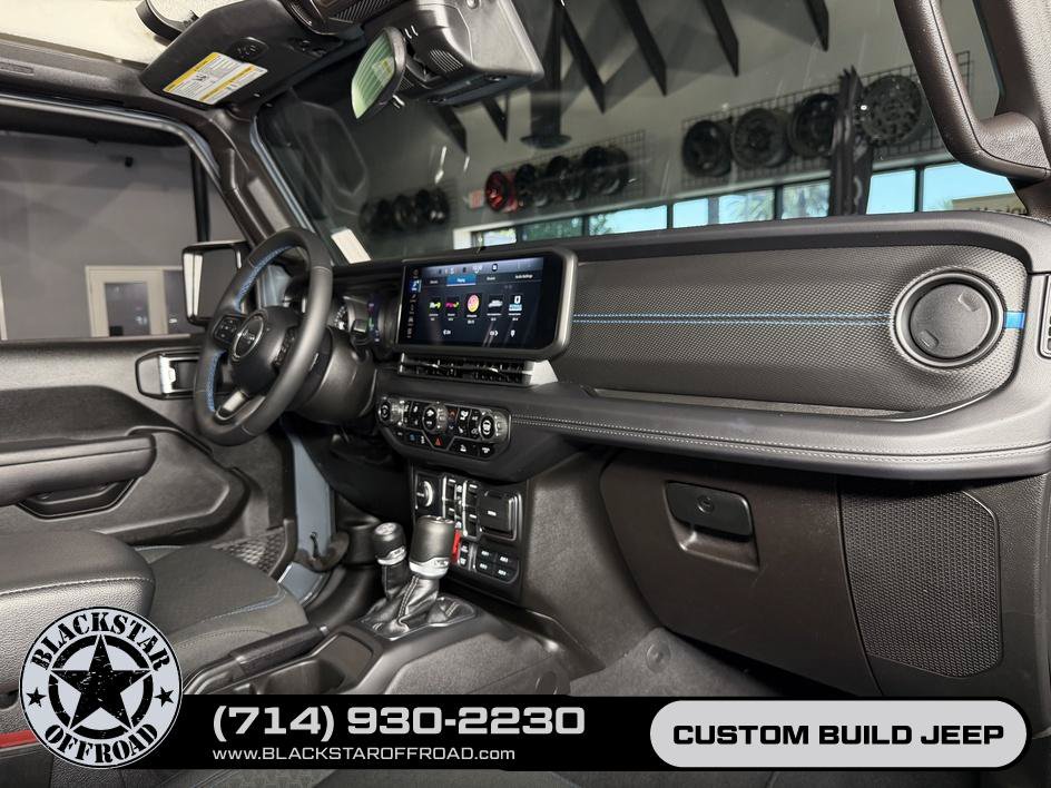 Used 2025 Jeep Wrangler Unlimited Rubicon 4xe w/ Convenience Group AWD/4WD image 19