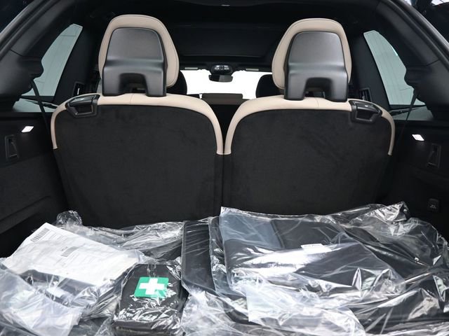 New 2026 Volvo XC90 B6 Plus w/ Protection Package Premier image 32