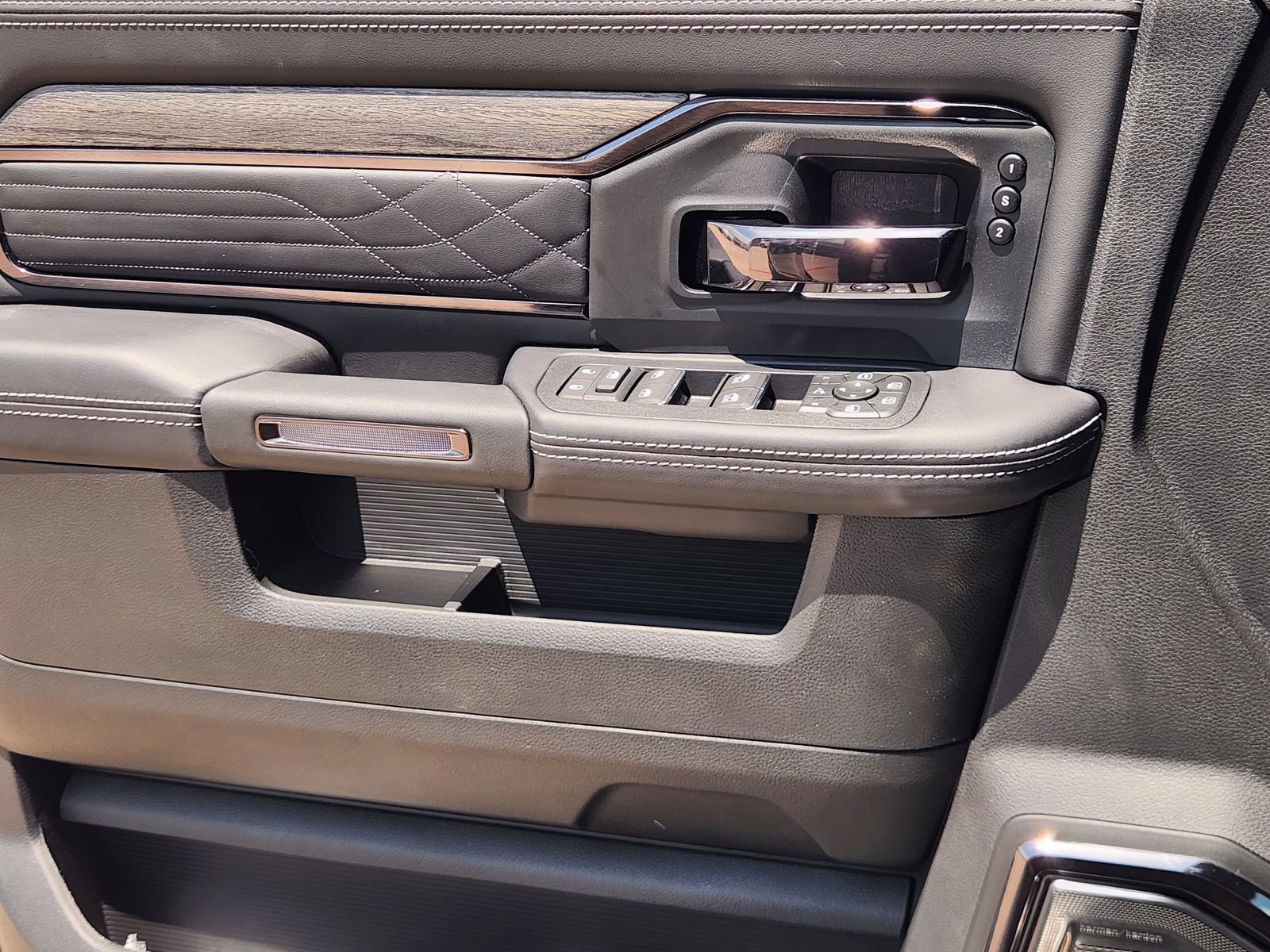 New 2026 RAM 3500 Limited AWD/4WD image 19