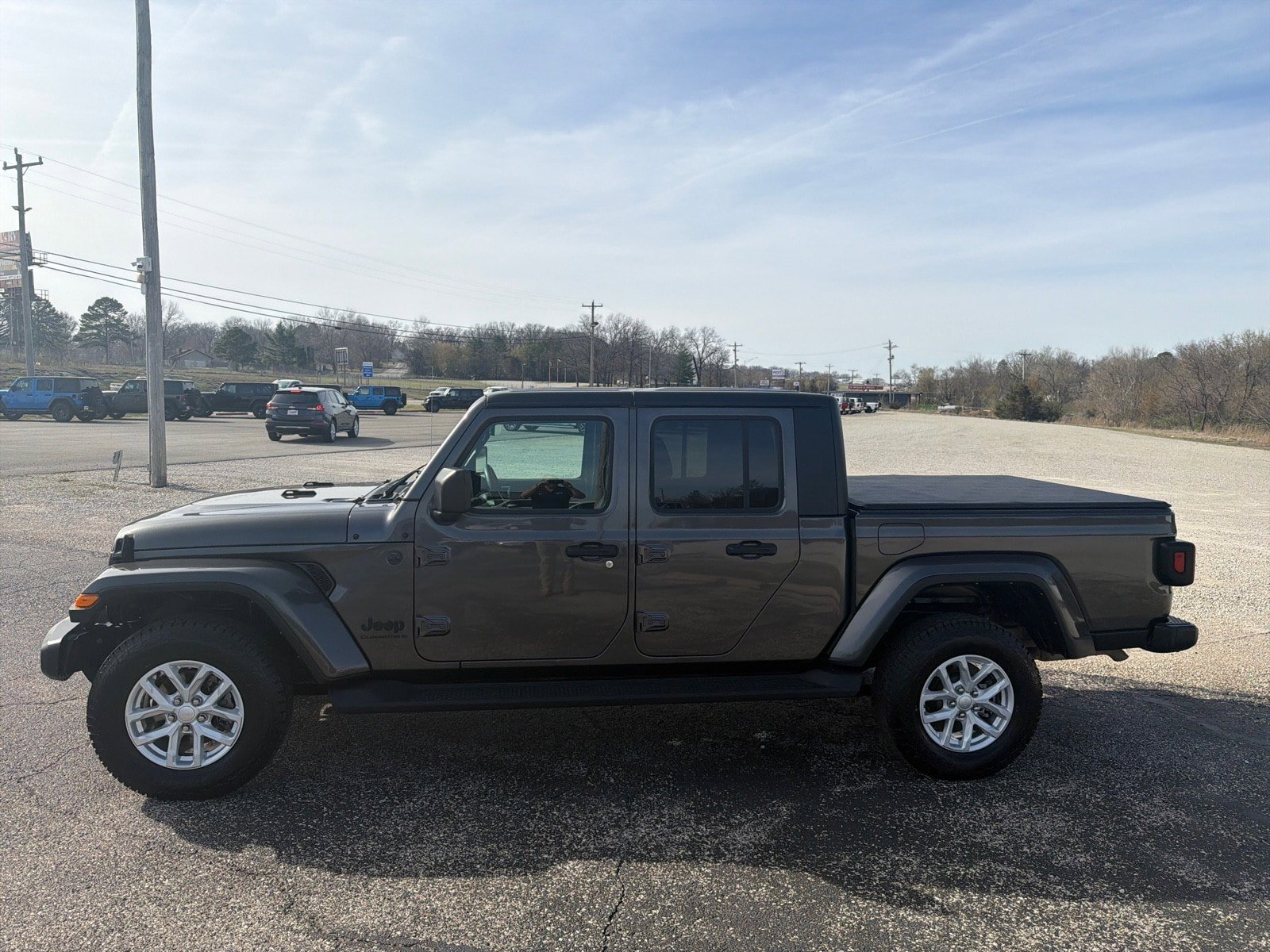 Used 2023 Jeep Gladiator Sport image 5