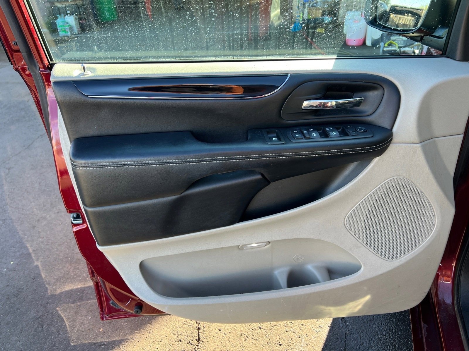 Used 2020 Dodge Grand Caravan SXT image 19