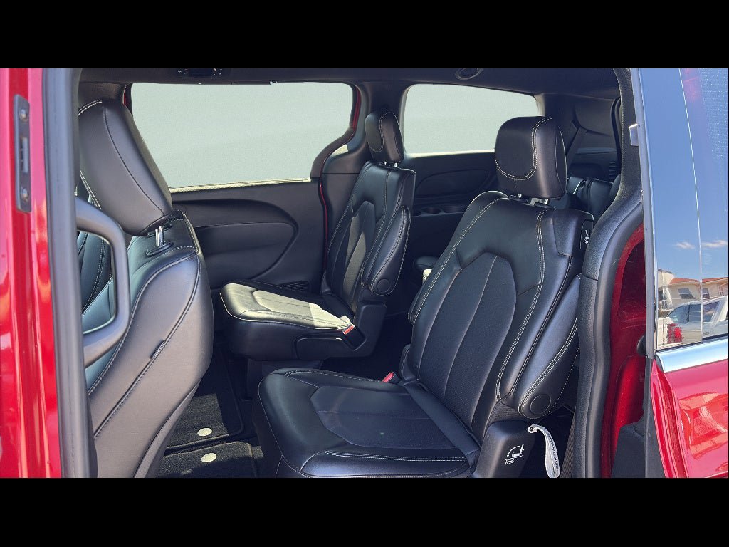 Used 2025 Chrysler Pacifica Select FWD image 31