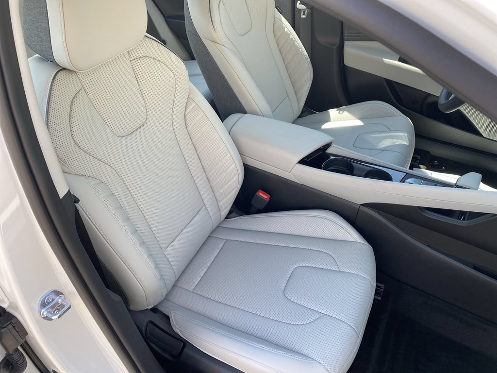 New 2026 Hyundai Elantra Limited FWD image 33