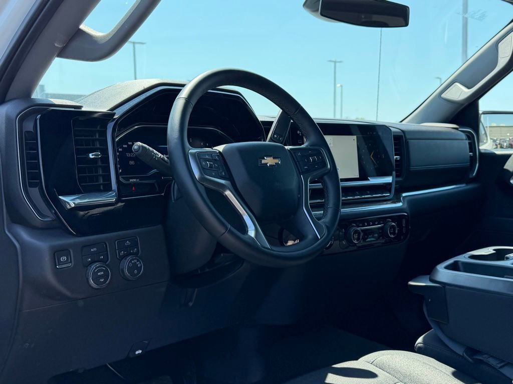 Used 2024 Chevrolet Silverado 1500 LT image 11