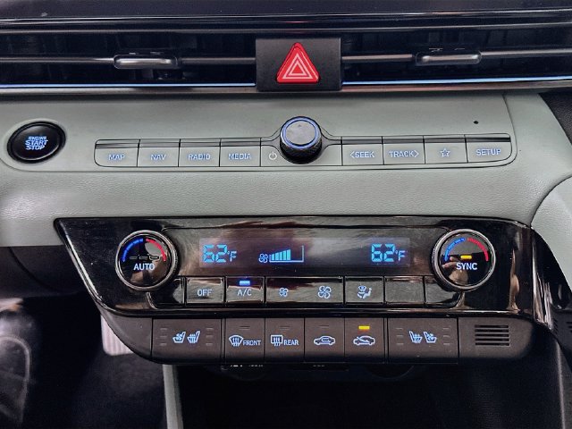 Used 2025 Hyundai Elantra Limited FWD image 15