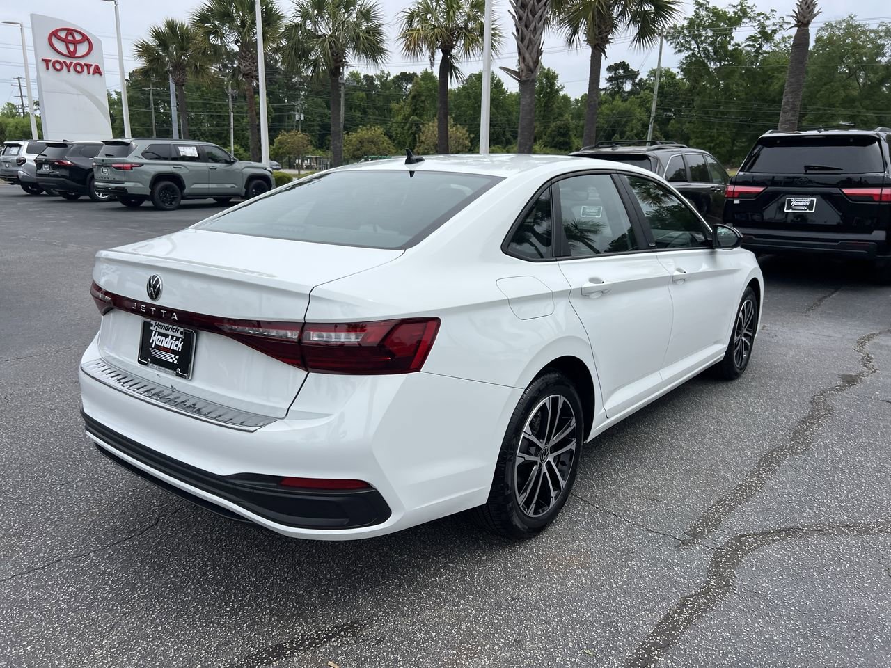 Used 2025 Volkswagen Jetta Sport image 10