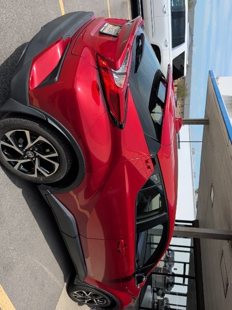 Used 2021 Toyota C-HR XLE FWD image 3