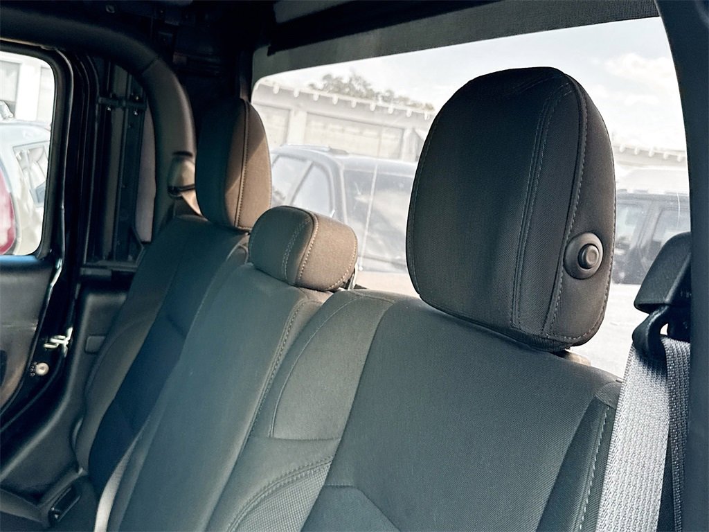 Used 2021 Jeep Gladiator Willys image 28