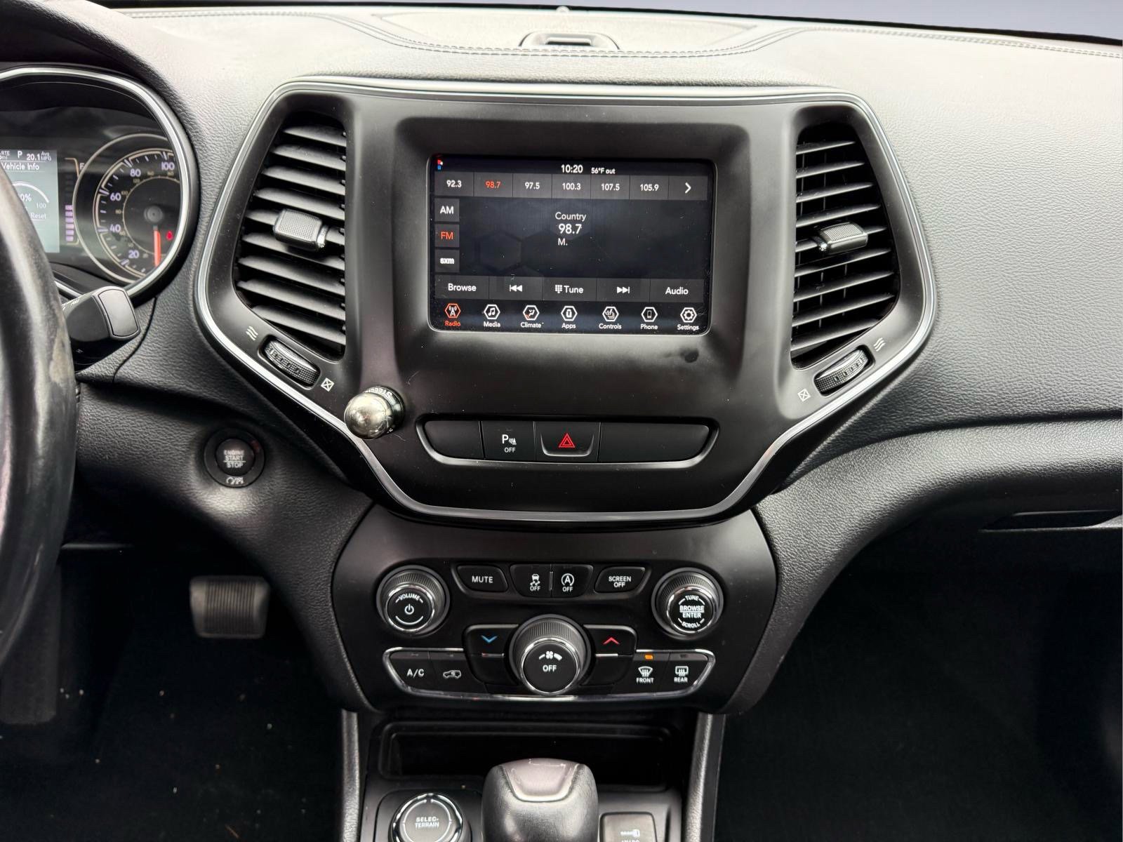 Used 2019 Jeep Cherokee Latitude Plus w/ Cold Weather Group AWD/4WD image 21