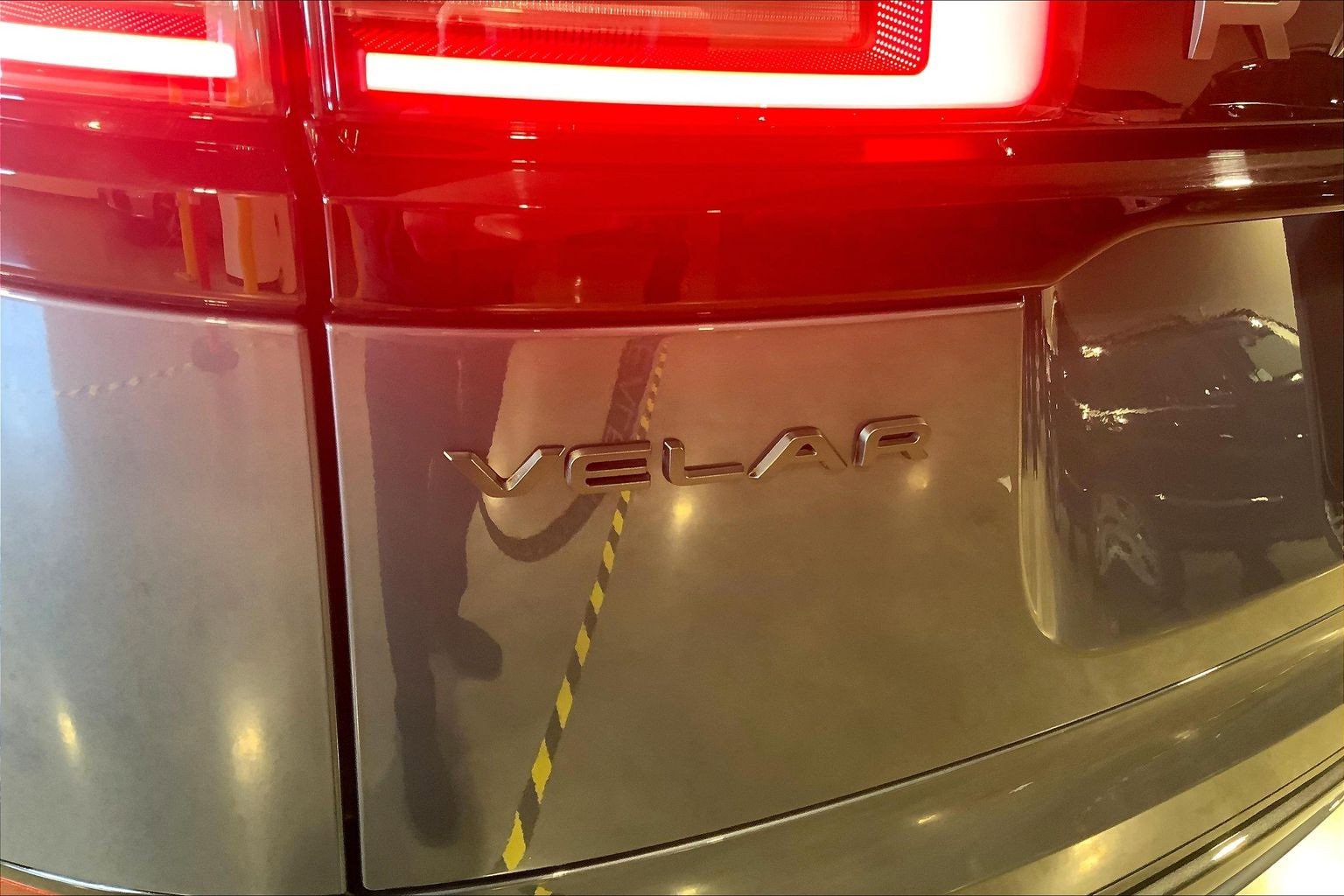 Used 2026 Land Rover Range Rover Velar Dynamic SE image 9