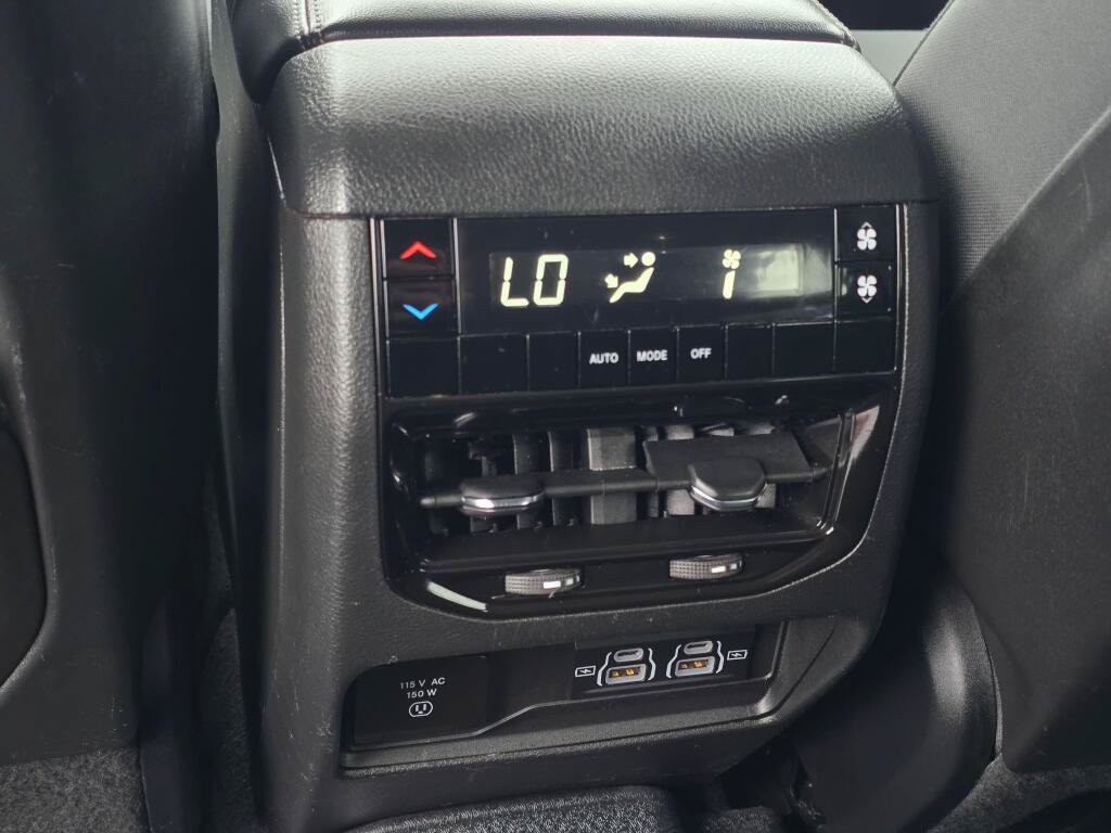 Used 2023 Jeep Grand Cherokee L Laredo w/ Luxury Tech Group I AWD/4WD image 20