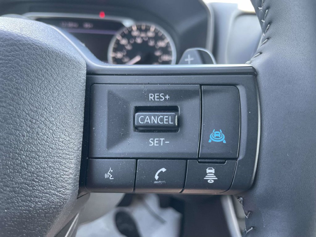 Used 2025 Nissan Rogue SV FWD image 24