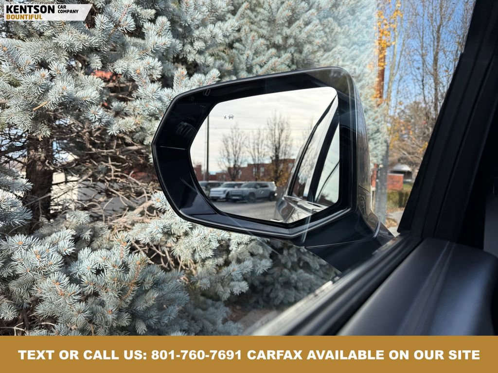 Used 2025 Chevrolet Suburban Z71 image 23