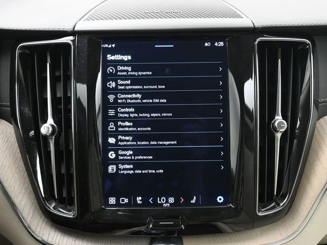 Used 2022 Volvo XC60 B5 Inscription w/ Climate Package image 16