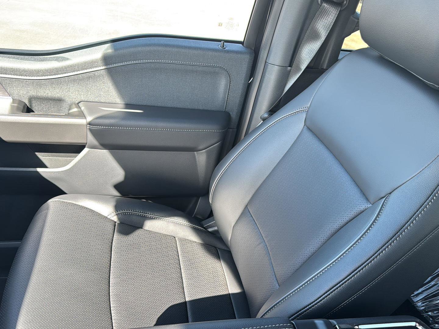 New 2025 Ford F150 Lariat w/ Equipment Group 502A High image 33