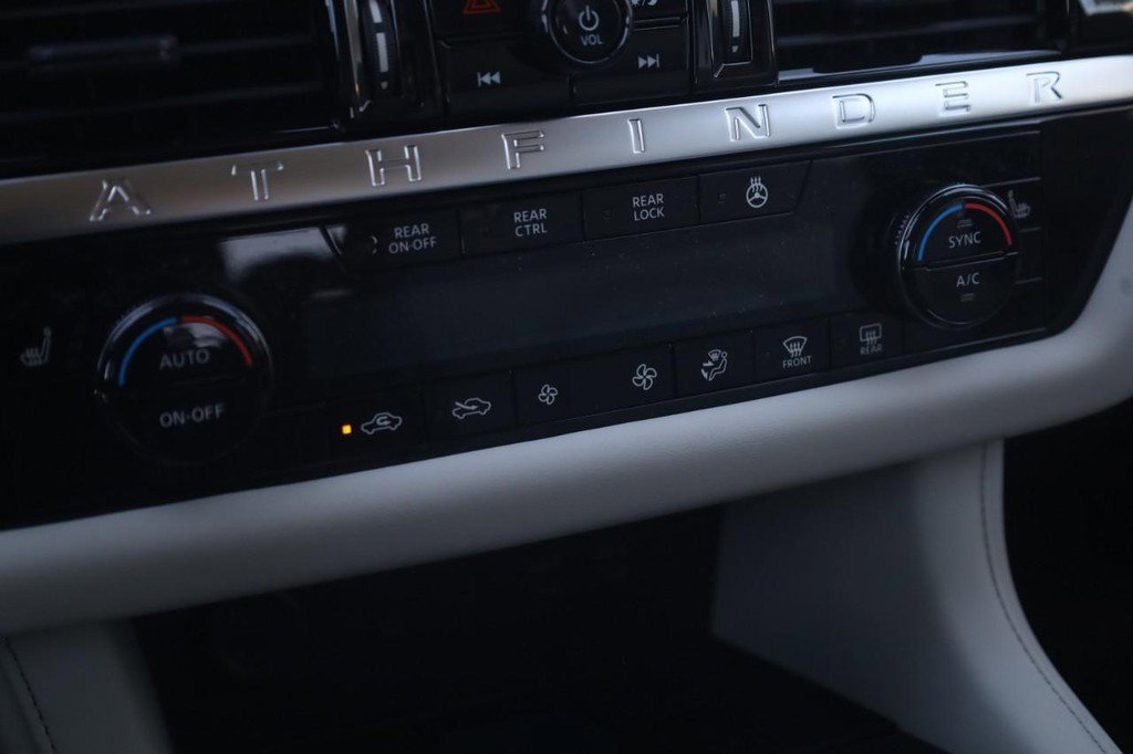 New 2026 Nissan Pathfinder SL image 16