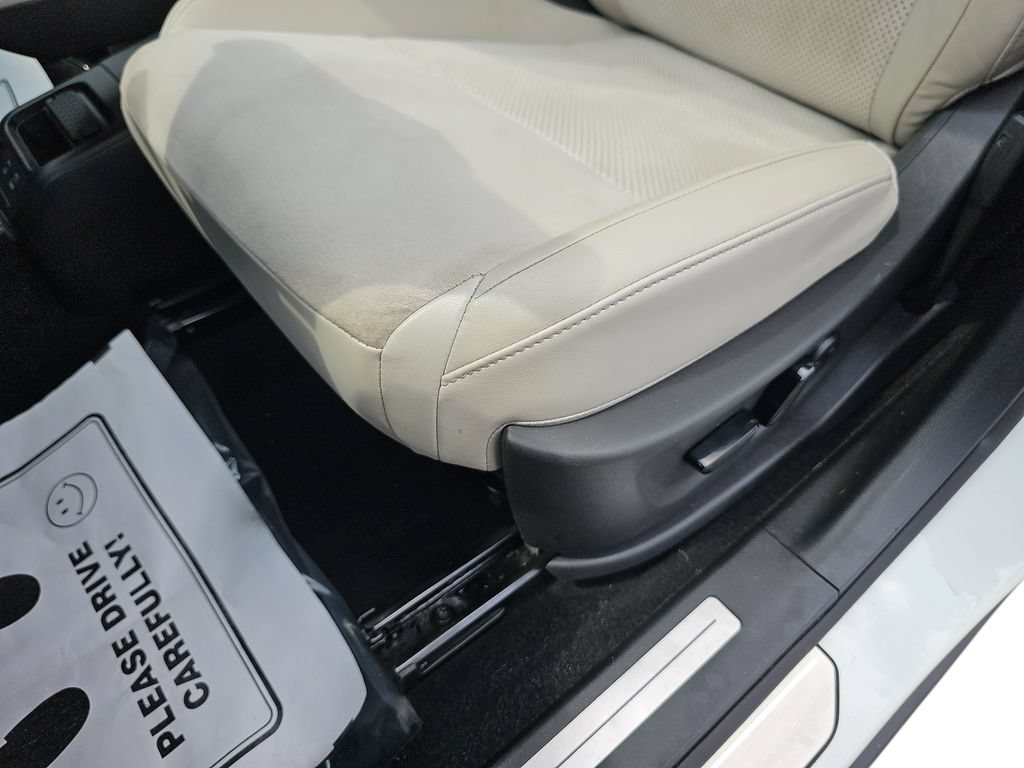 Used 2024 Nissan Ariya AWD image 28