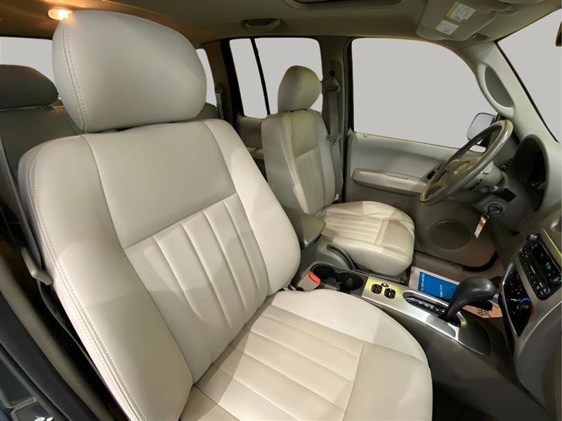 Used 2005 Jeep Liberty Limited image 25