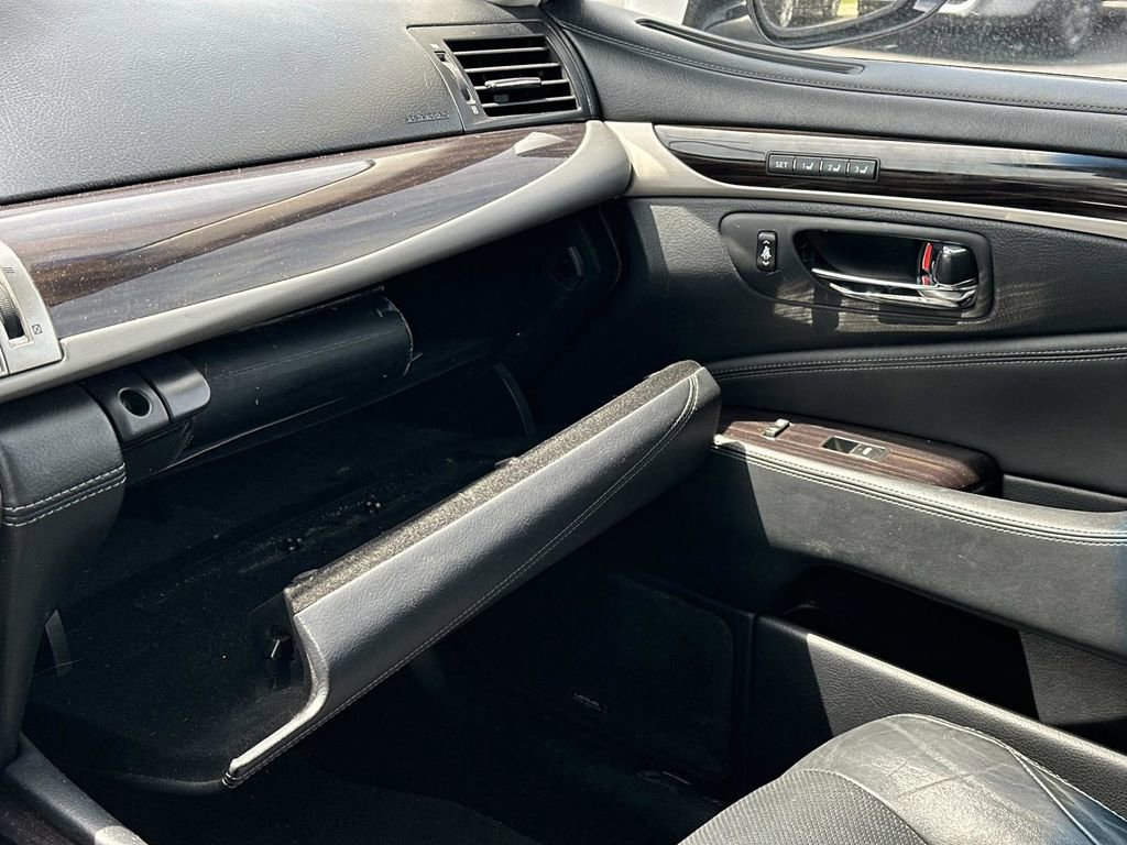 Used 2015 Lexus LS 460 w/ Comfort Package RWD image 34