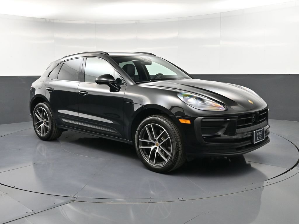Certified 2026 Porsche Macan AWD/4WD image 10