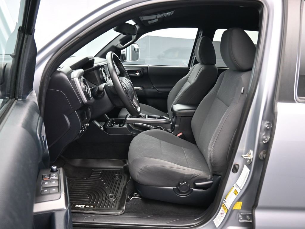 Used 2017 Toyota Tacoma TRD Sport image 11