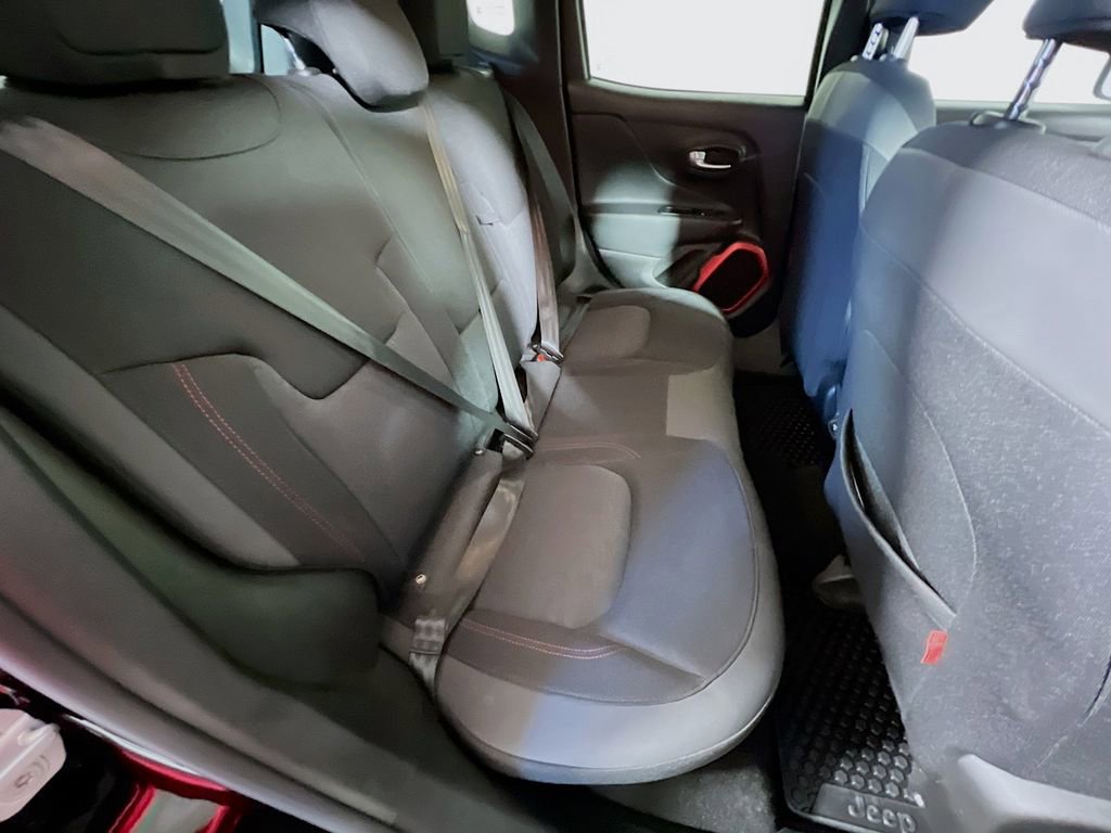 Used 2018 Jeep Renegade Trailhawk w/ UConnect 8.4 Nav Group AWD/4WD image 24