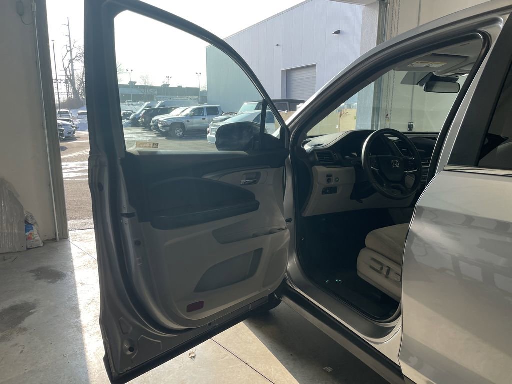 Used 2021 Honda Pilot EX image 32