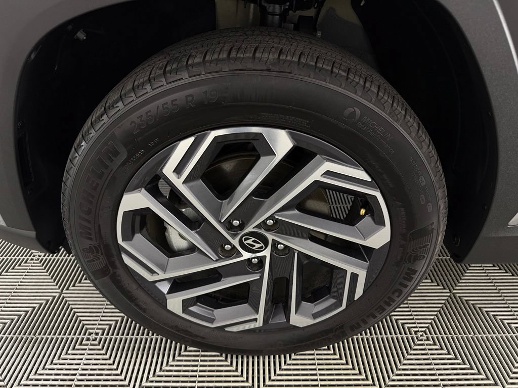 Used 2025 Hyundai Tucson Limited AWD/4WD image 12