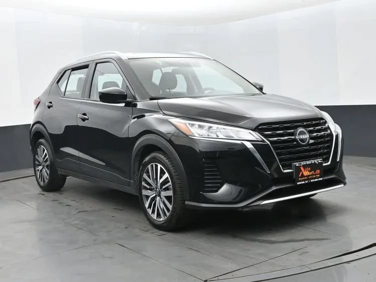 Used 2024 Nissan Kicks SV FWD image 2